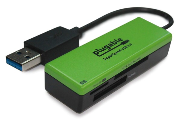 Plugable USB 3.0フラッシュ・メモリーカード・リーダ（Windows、Mac、Linux、および一部のAndroidで使用可、SD、SDHC、SDXC、Micro SD/T